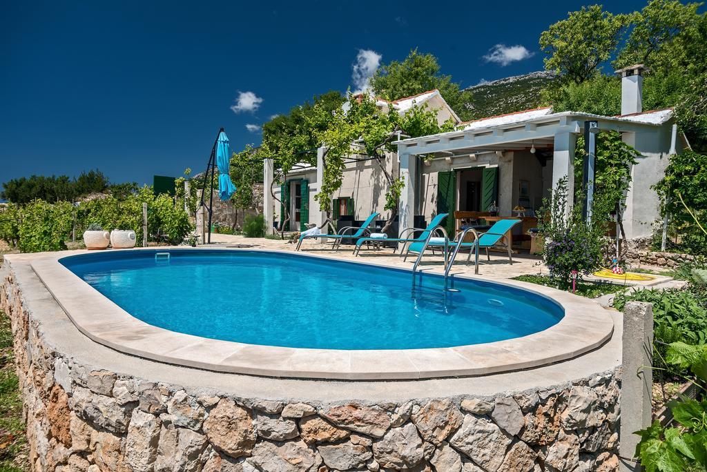 Holiday Home Vineyard House Bol Exterior photo