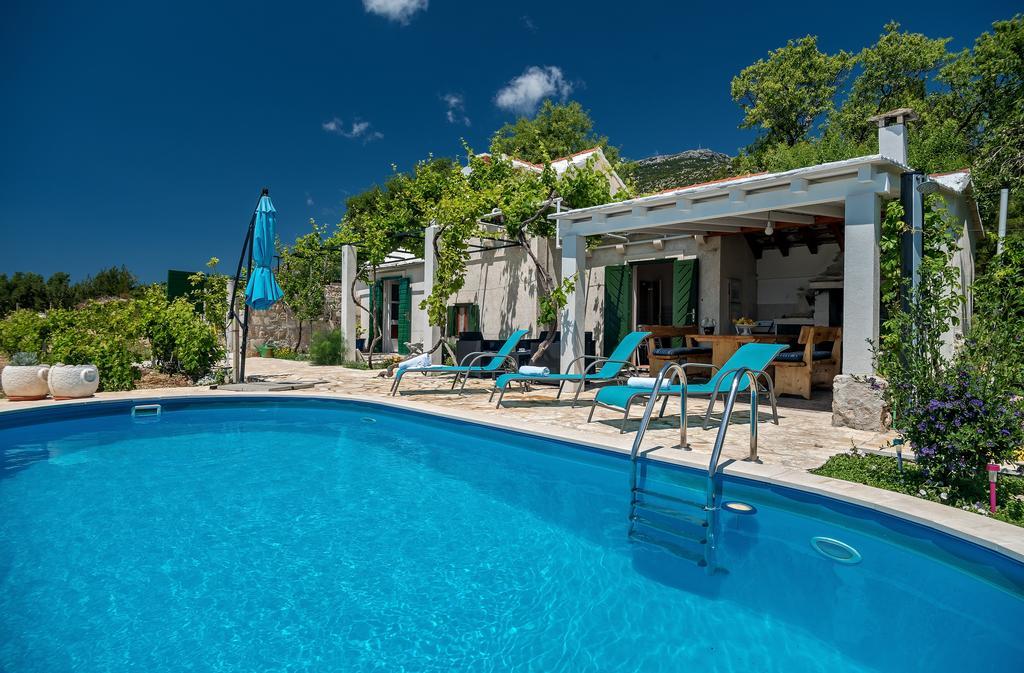 Holiday Home Vineyard House Bol Exterior photo