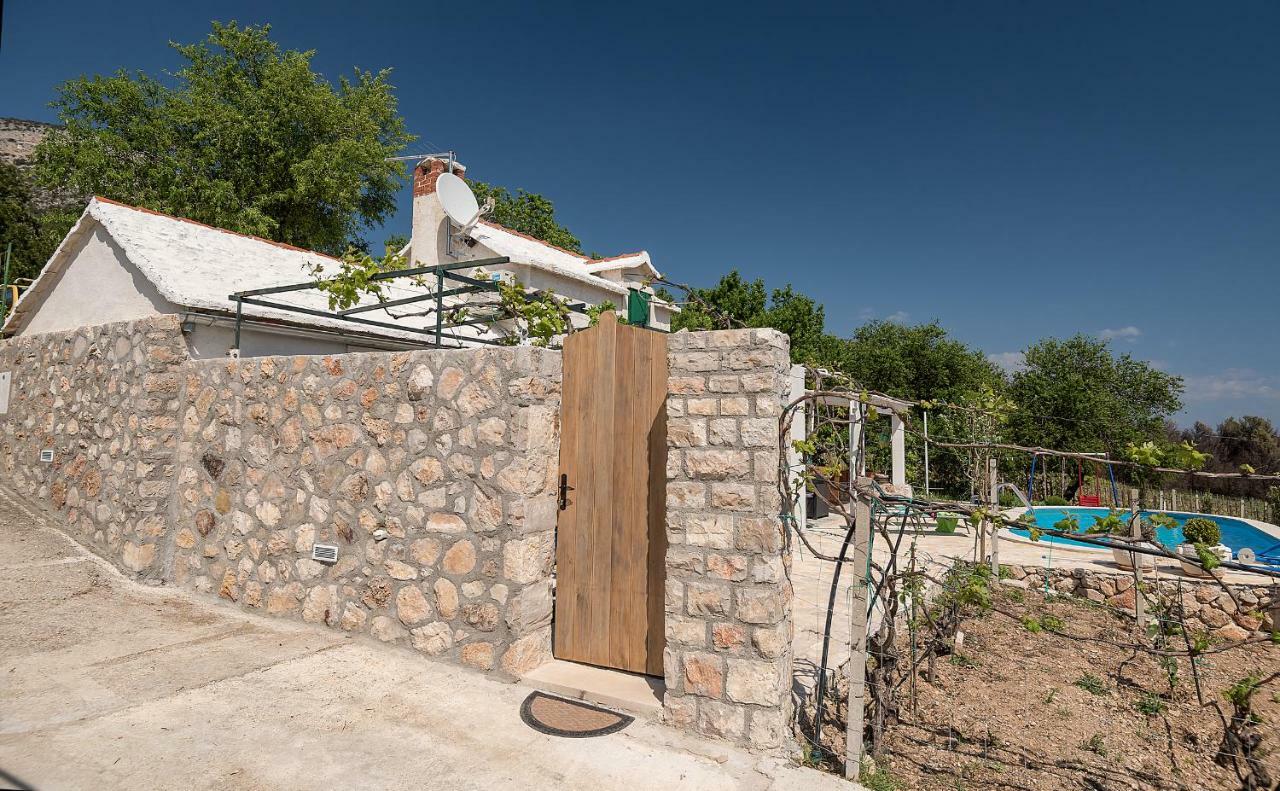 Holiday Home Vineyard House Bol Exterior photo