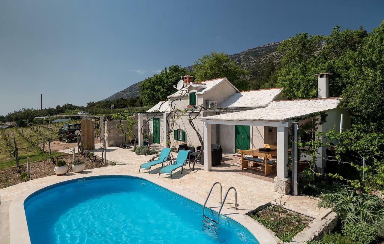 Holiday Home Vineyard House Bol Exterior photo
